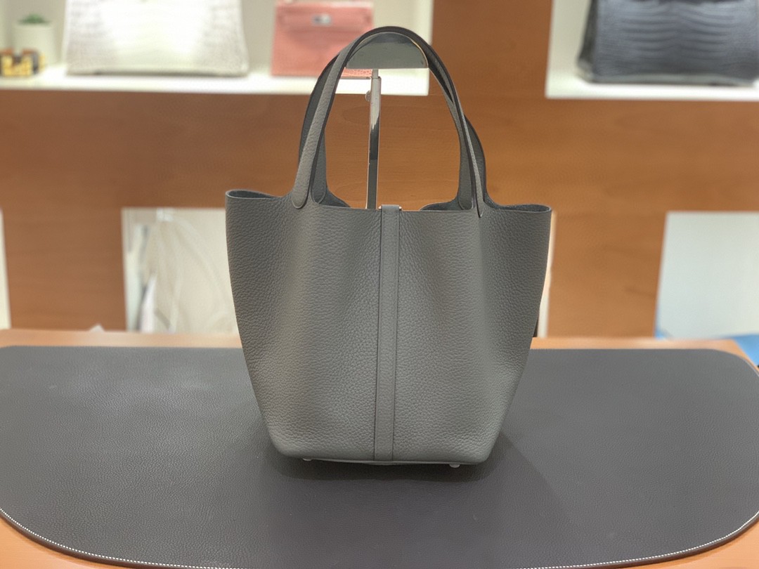 Hermès（爱马仕）Picotin 菜篮子 TC 杏仁绿 银扣 22cm