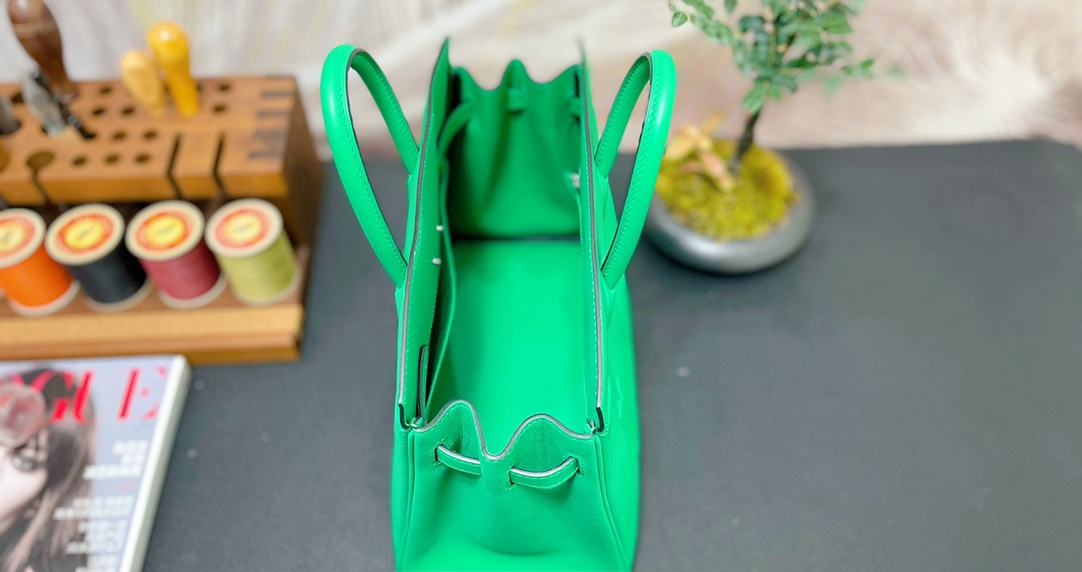 Hermès（爱马仕）Birkin Shadow 影子包 Swift 竹子绿 银扣 25cm
