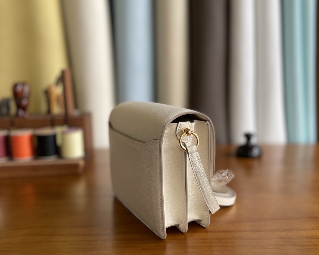 Hermès（爱马仕）Roulis 猪鼻子 evercolor 奶昔白 金扣 18cm