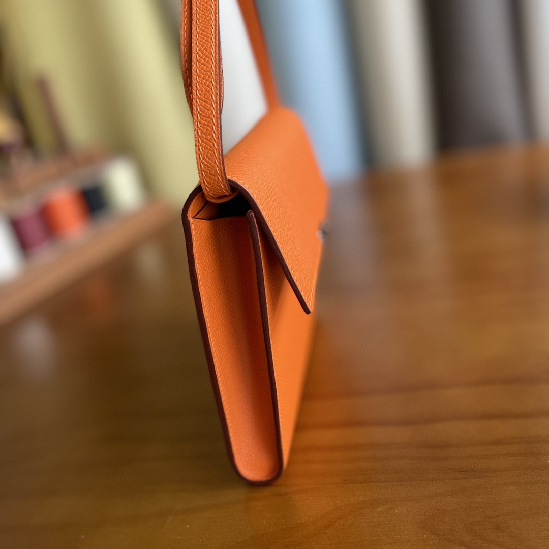 Hermès（爱马仕）clic 挎包 Epsom 经典橙 银扣 16cm