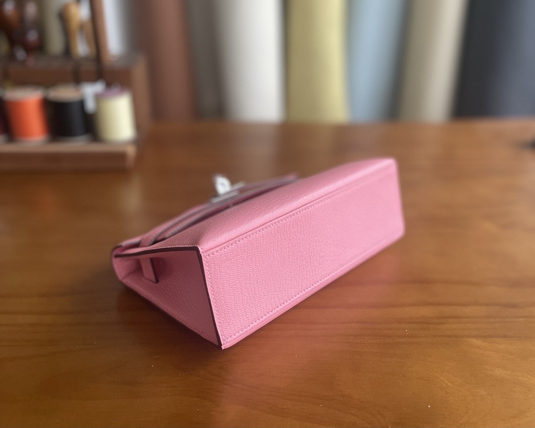 Hermès（爱马仕）mini kelly pochette 山羊皮 1Q 奶昔粉 银扣 22cm