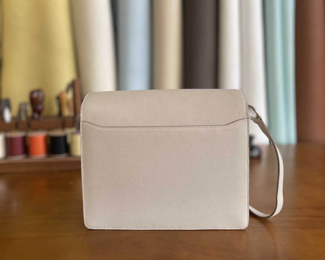 Hermès（爱马仕）Roulis 猪鼻子 evercolor 奶昔白 银扣 23cm