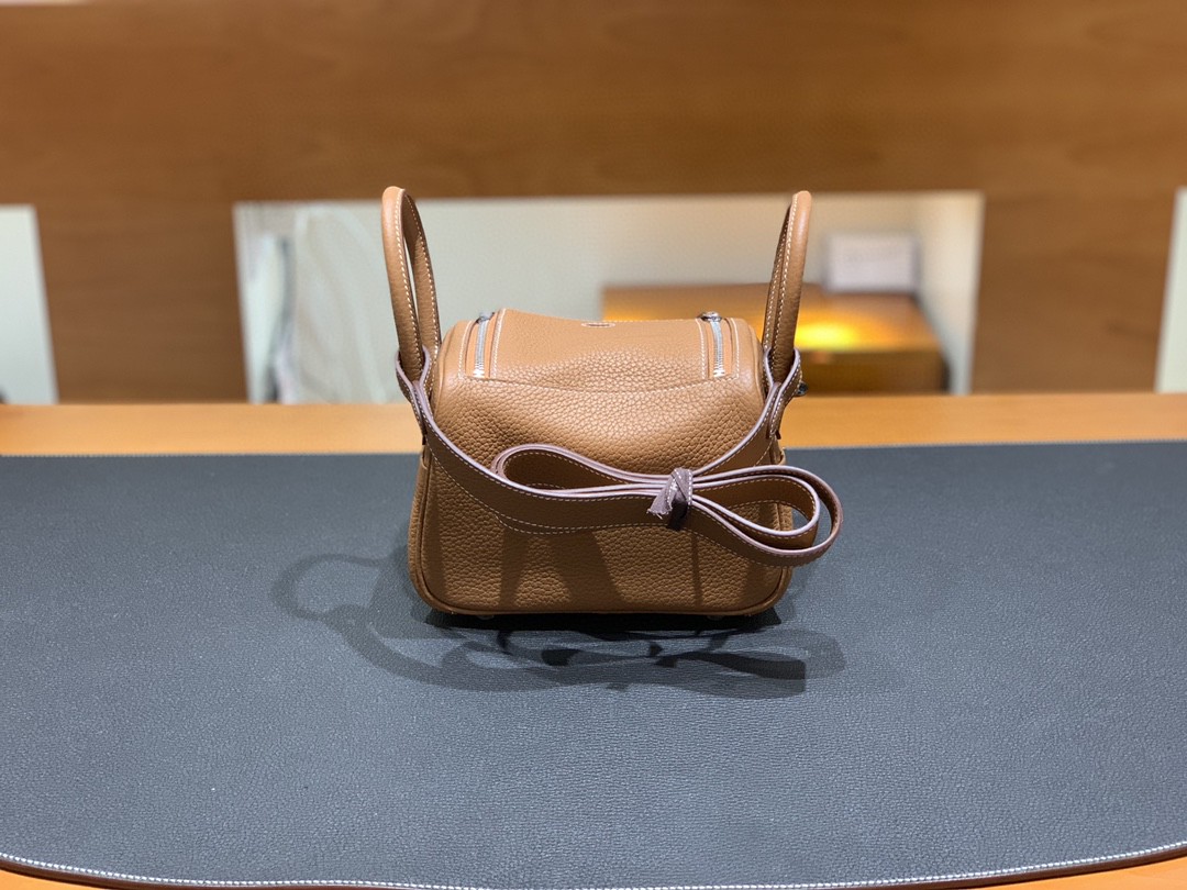 Hermès（爱马仕）Mini Lindy 迷你琳迪包 TC 金棕色 银扣 20cm