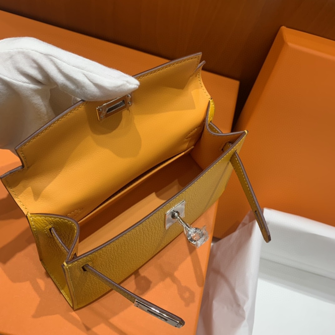 Hermès（爱马仕）mini Kelly 山羊皮 9V 太阳黄 银扣 19cm