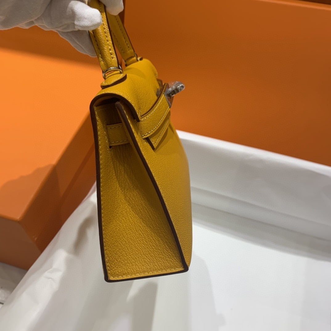 Hermès（爱马仕）mini Kelly 山羊皮 9V 太阳黄 银扣 19cm