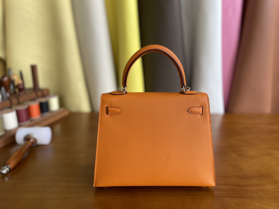 Hermès（爱马仕）Kelly 凯莉包 Epsom i9 杏黄色 银扣 25cm