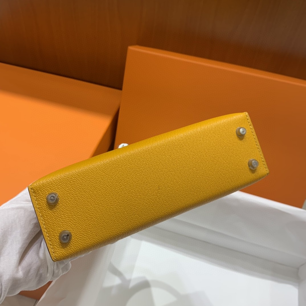 Hermès（爱马仕）mini Kelly 山羊皮 9V 太阳黄 银扣 19cm
