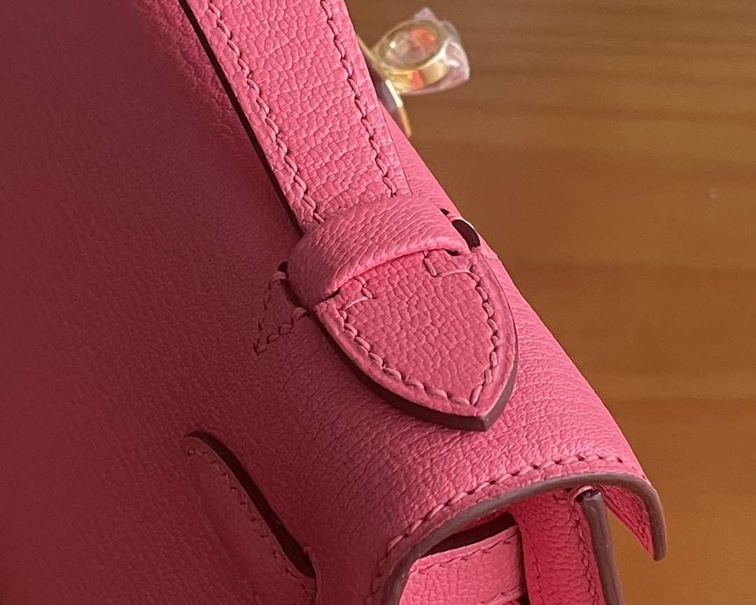 Hermès（爱马仕）mini kelly pochette 山羊皮 8w 新唇膏粉 金扣 22cm