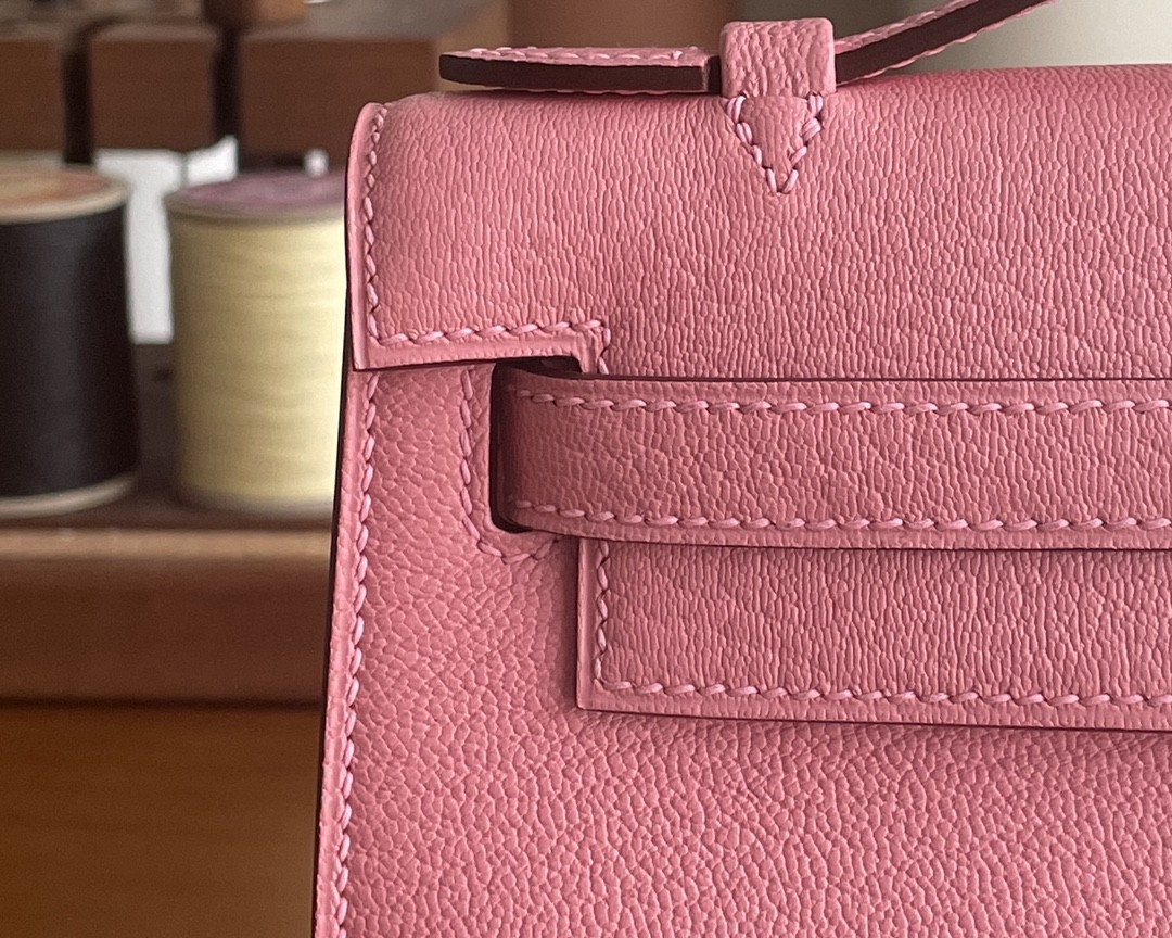 Hermès（爱马仕）mini kelly pochette 山羊皮 1Q 奶昔粉 银扣 22cm