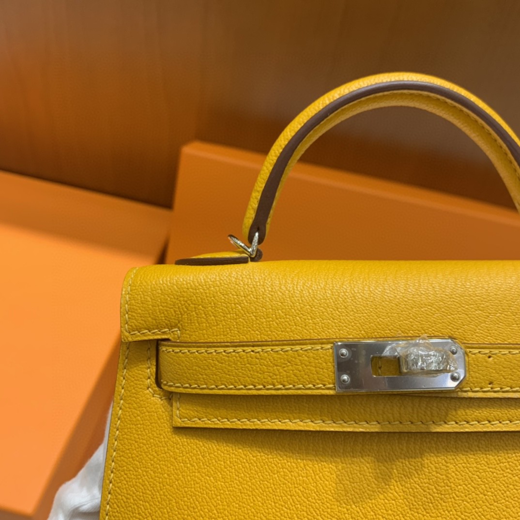 Hermès（爱马仕）mini Kelly 山羊皮 9V 太阳黄 银扣 19cm