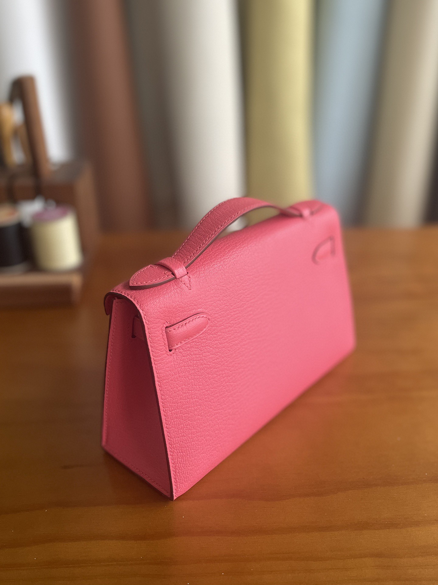 Hermès（爱马仕）mini kelly pochette 山羊皮 8w 新唇膏粉 金扣 22cm