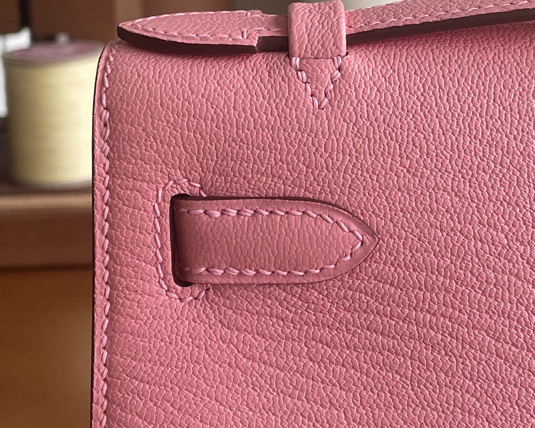 Hermès（爱马仕）mini kelly pochette 山羊皮 1Q 奶昔粉 金扣 22cm