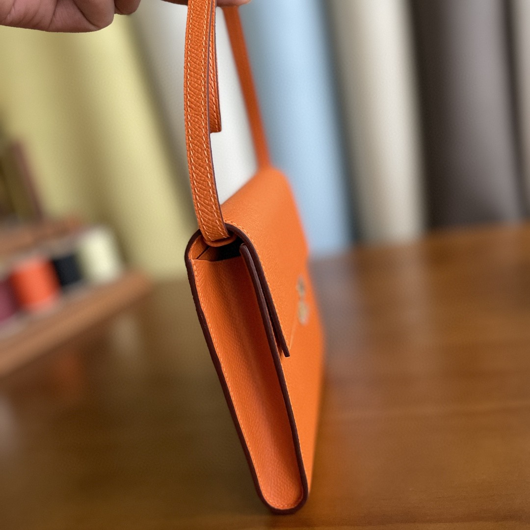 Hermès（爱马仕）clic 挎包 Epsom 经典橙 金扣 16cm