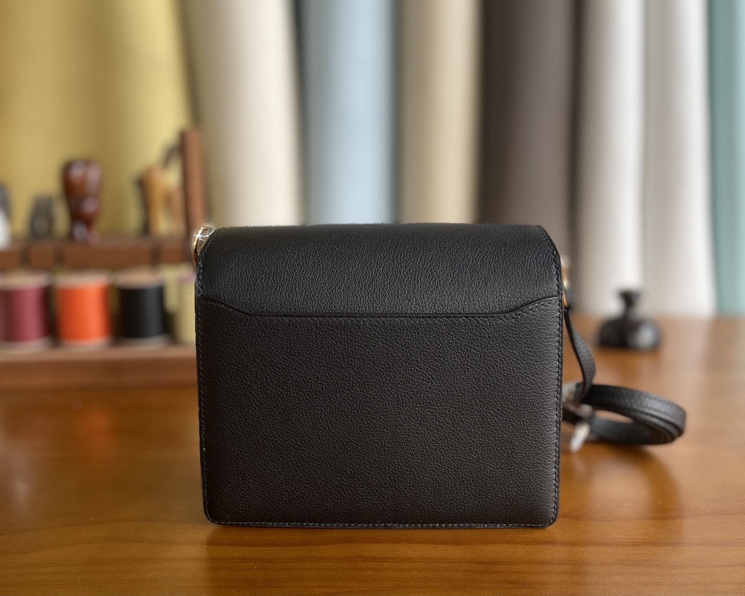 Hermès（爱马仕）Roulis 猪鼻子 evercolor 黑色 金扣 18cm