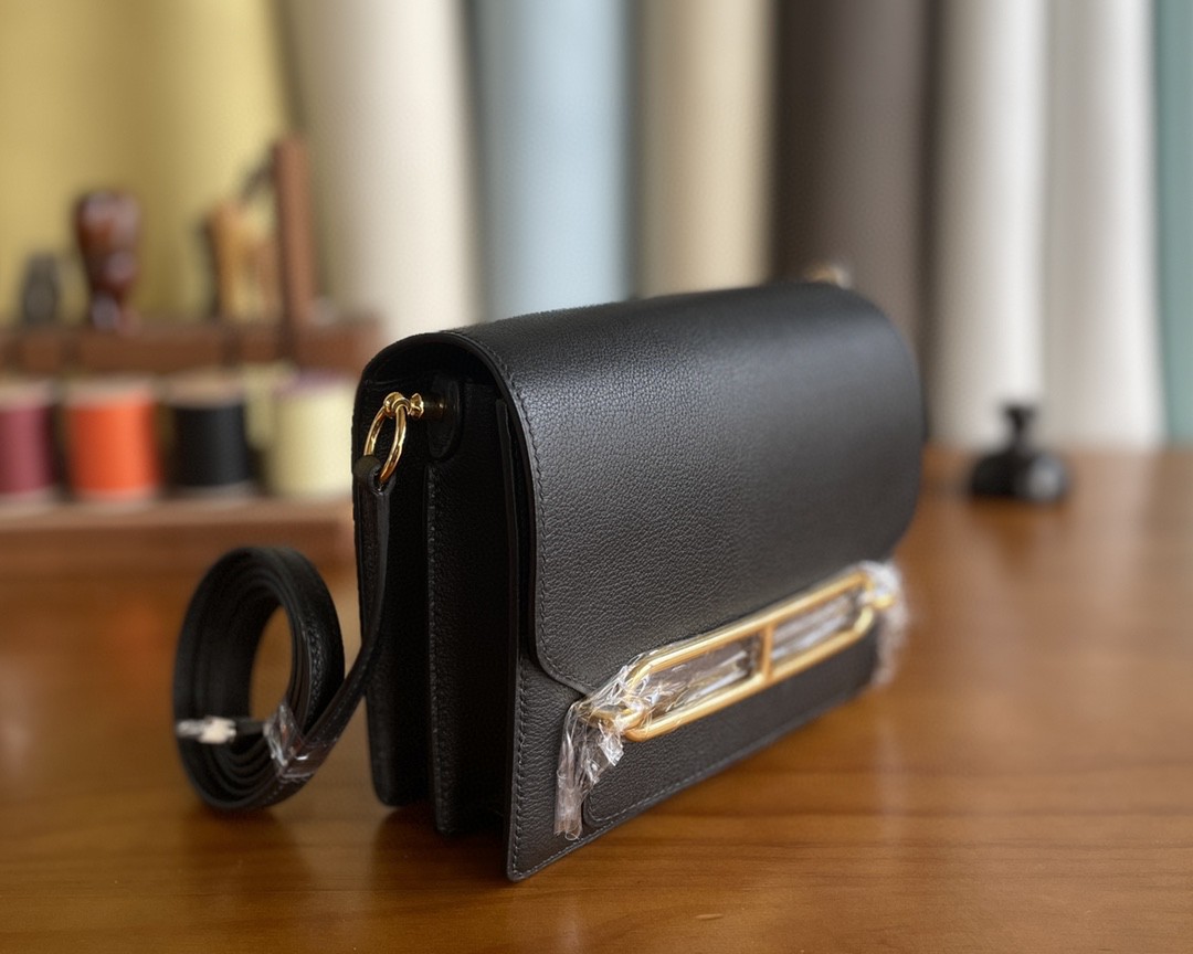 Hermès（爱马仕）Roulis 猪鼻子 evercolor 黑色 金扣 18cm