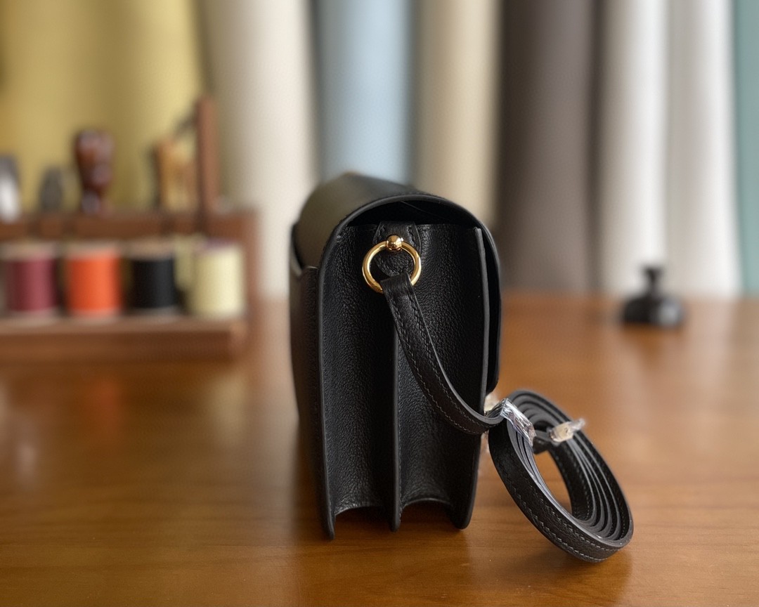 Hermès（爱马仕）Roulis 猪鼻子 evercolor 黑色 金扣 18cm