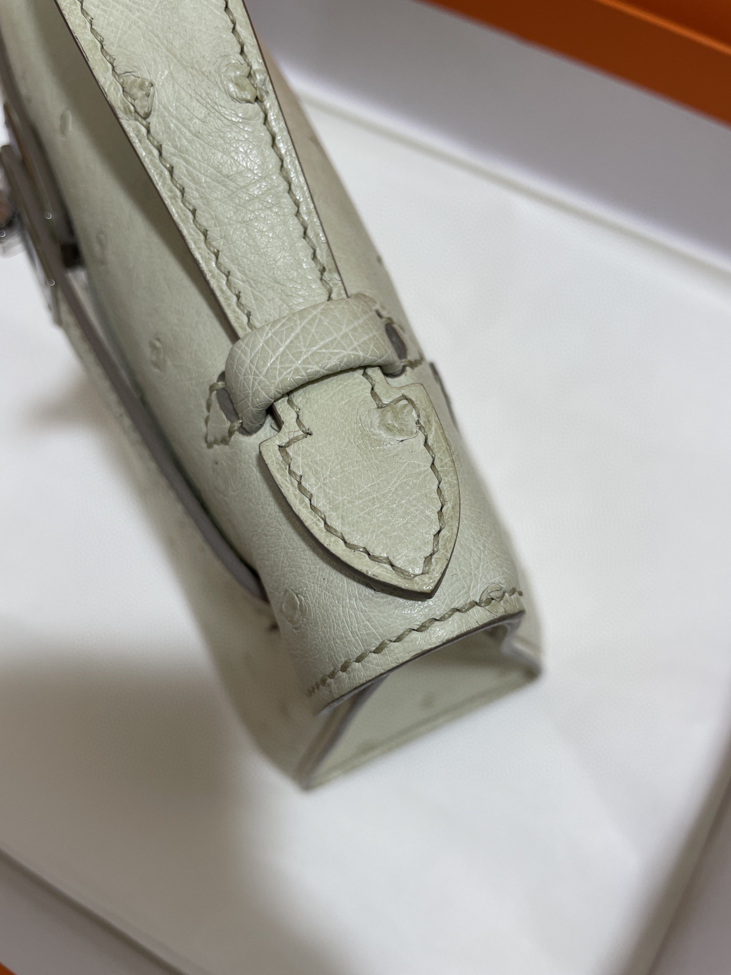 Hermès（爱马仕）mini Kelly 迷你凯莉 南非kk鸵鸟 8L 冰川白 银扣 22cm