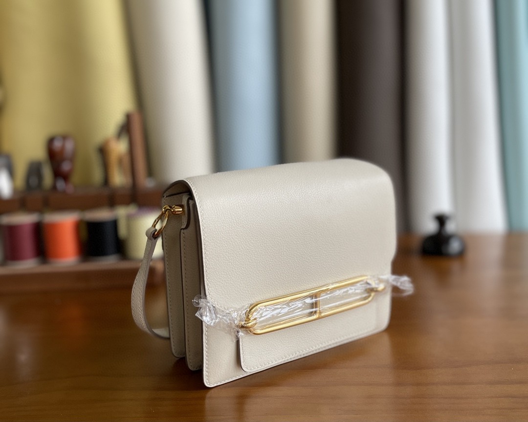 Hermès（爱马仕）Roulis 猪鼻子 evercolor 奶昔白 金扣 18cm