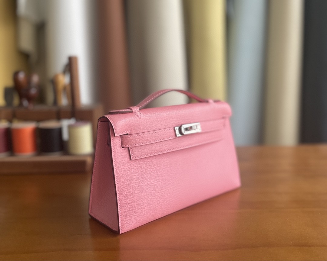 Hermès（爱马仕）mini kelly pochette 山羊皮 1Q 奶昔粉 银扣 22cm