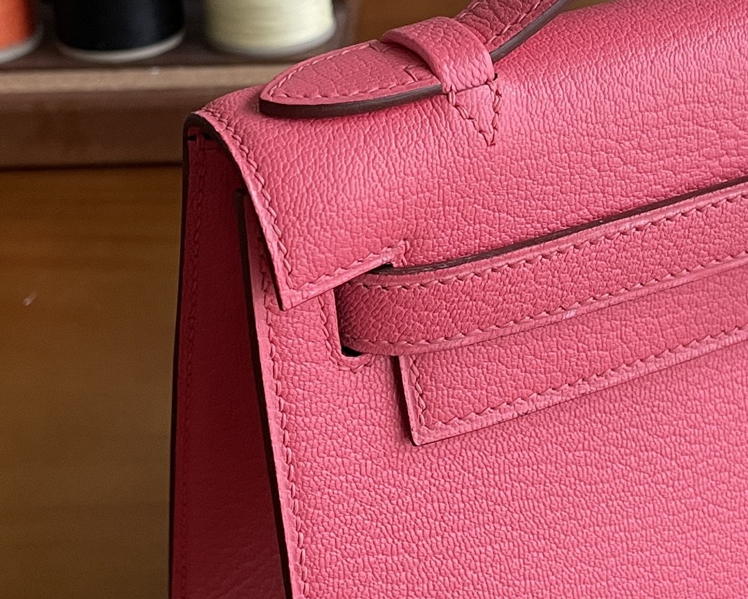 Hermès（爱马仕）mini kelly pochette 山羊皮 8w 新唇膏粉 银扣 22cm