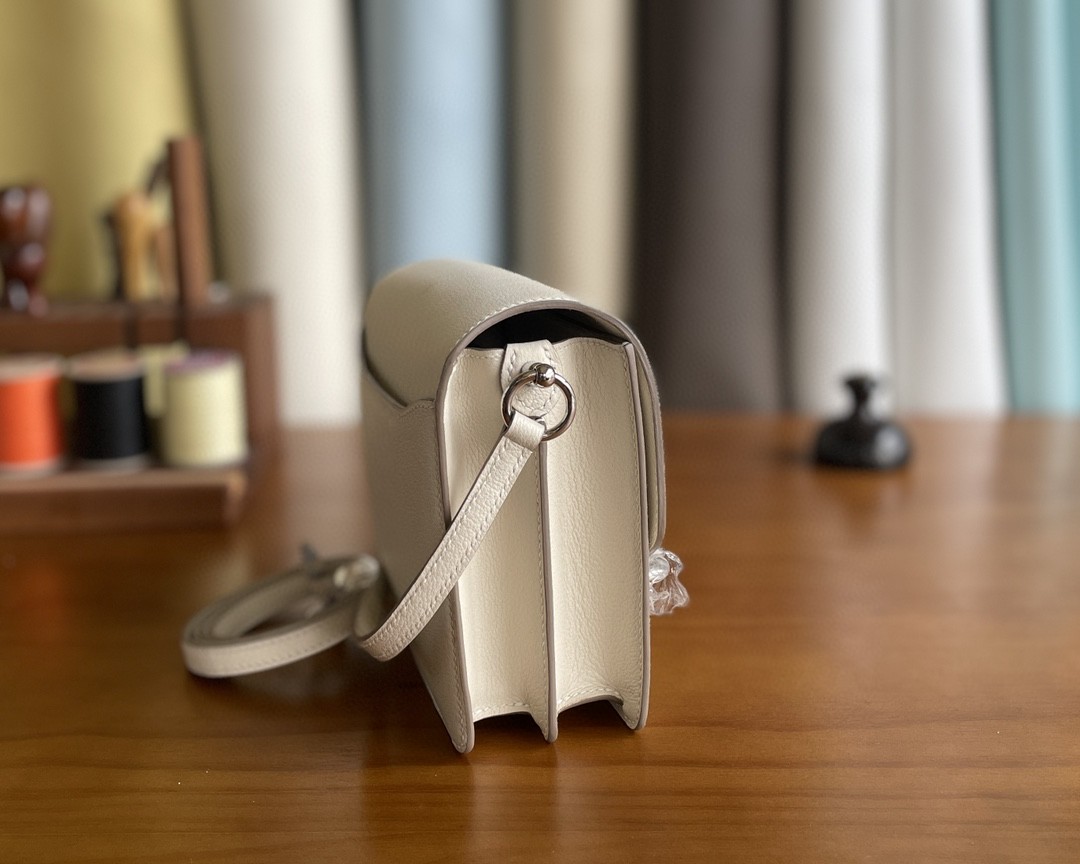 Hermès（爱马仕）Roulis 猪鼻子 evercolor 奶昔白 银扣 18cm