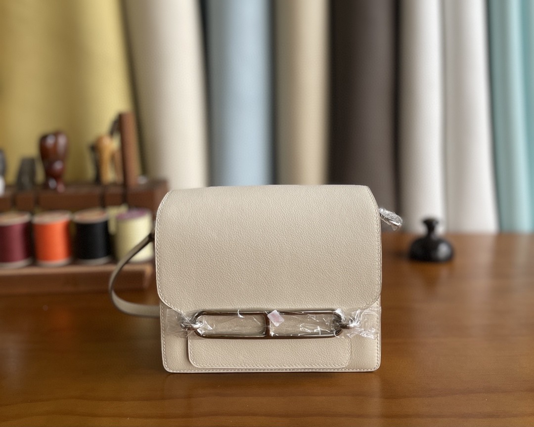 Hermès（爱马仕）Roulis 猪鼻子 evercolor 奶昔白 银扣 18cm