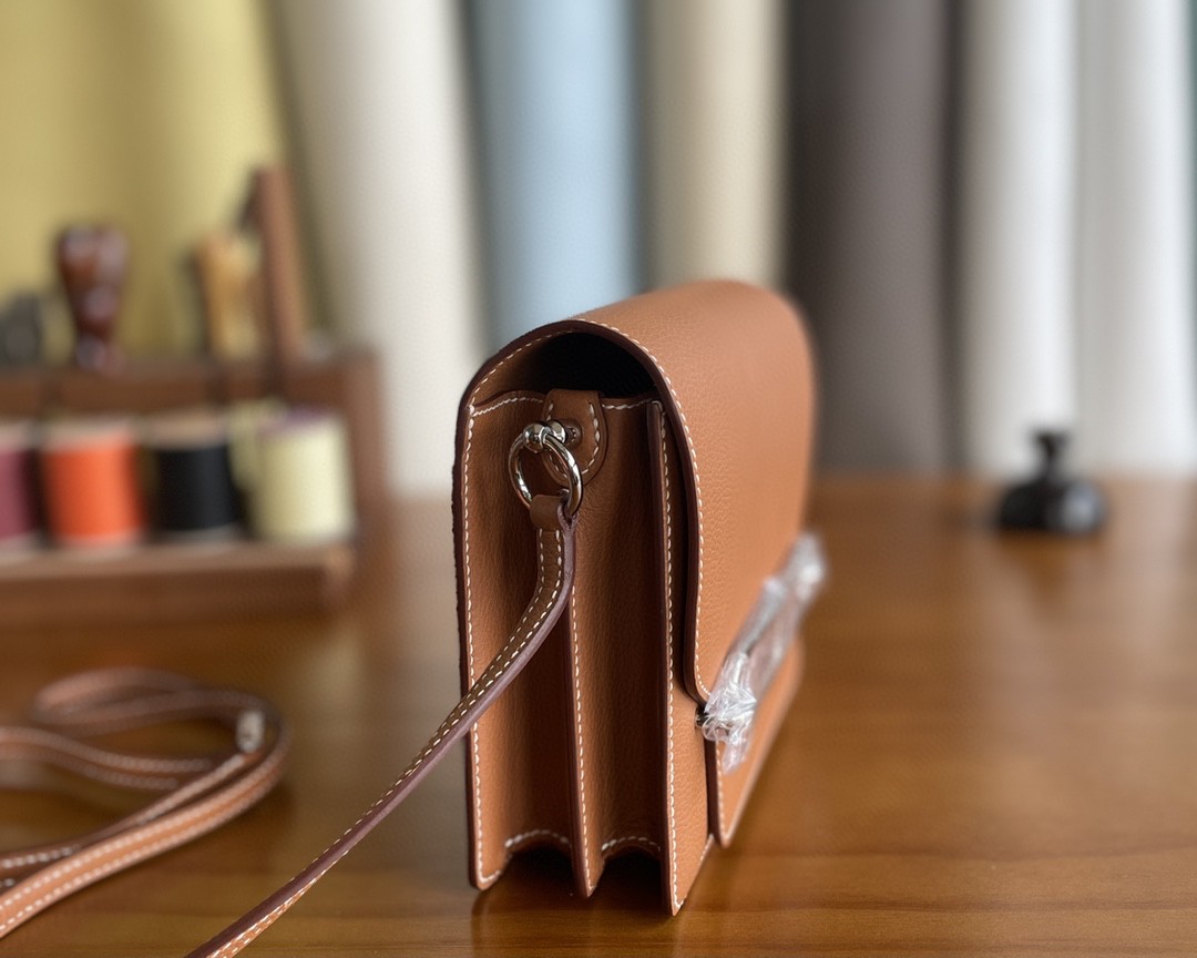 Hermès（爱马仕）Roulis 猪鼻子 evercolor 金棕色 银扣 18cm