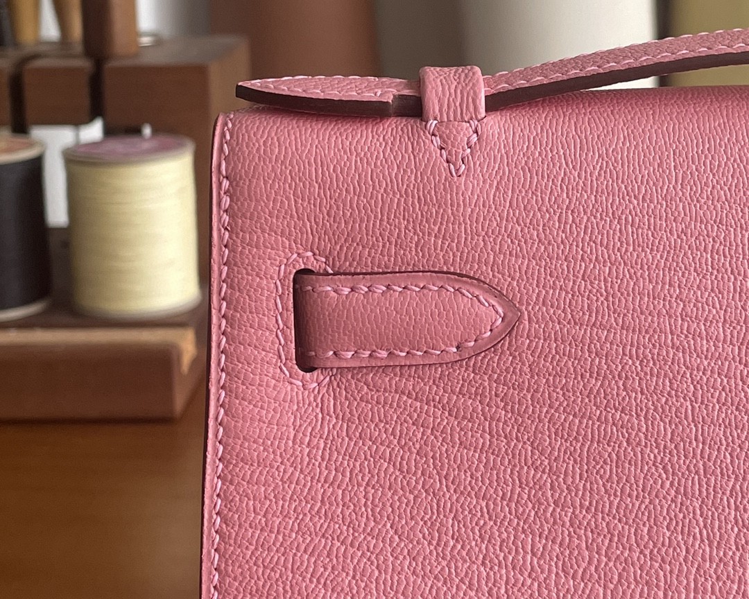 Hermès（爱马仕）mini kelly pochette 山羊皮 1Q 奶昔粉 银扣 22cm
