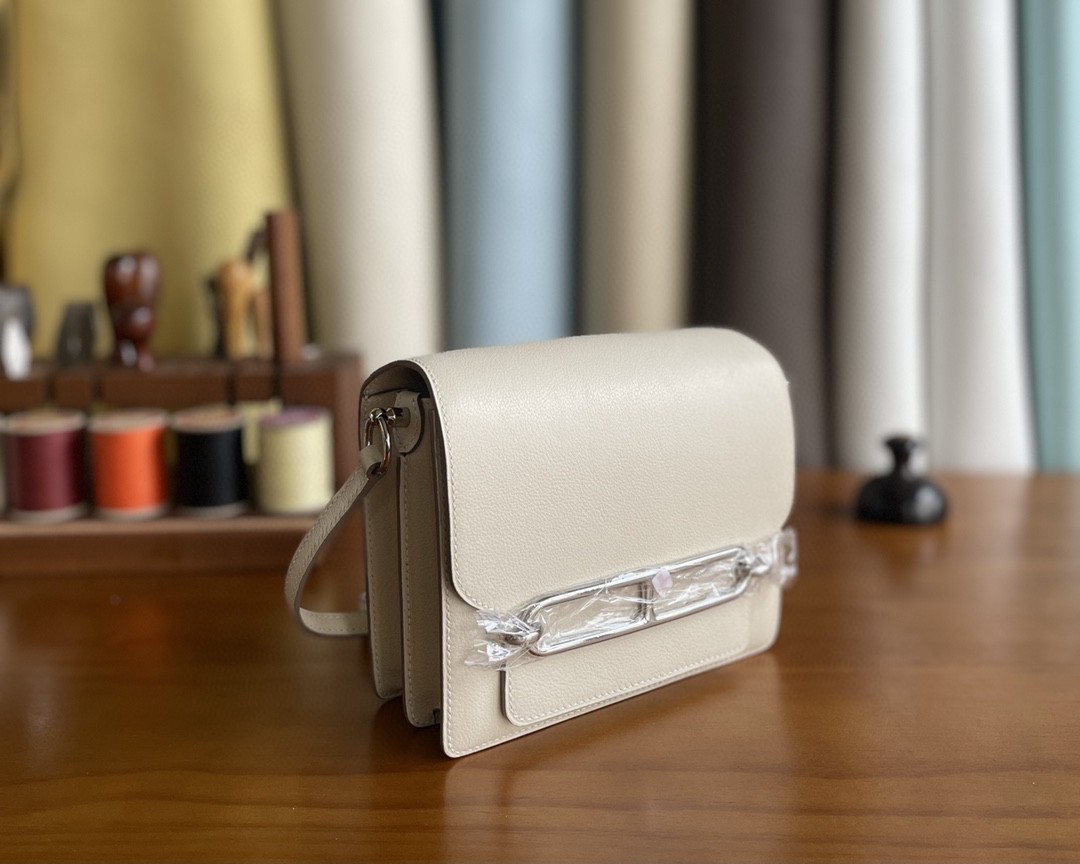 Hermès（爱马仕）Roulis 猪鼻子 evercolor 奶昔白 银扣 18cm