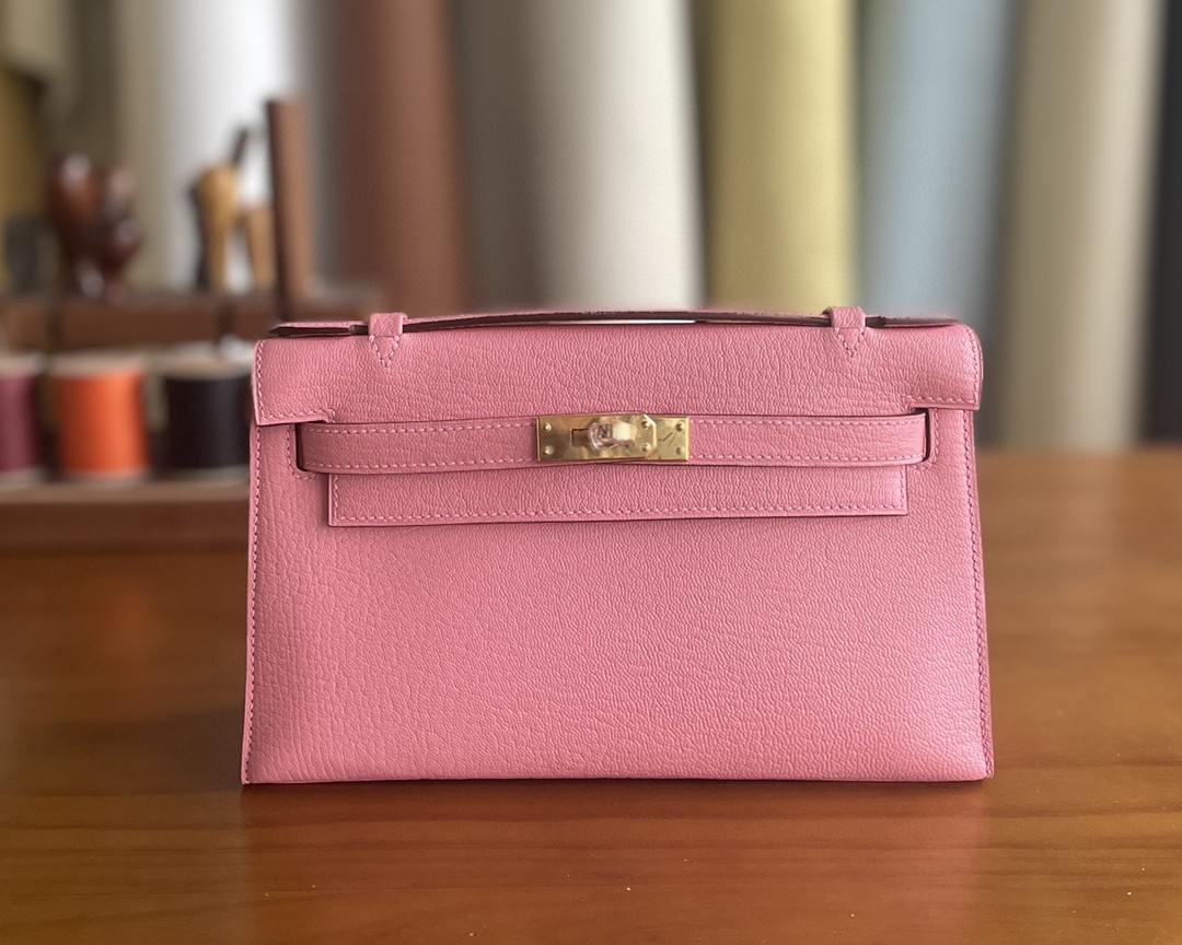 Hermès（爱马仕）mini kelly pochette 山羊皮 1Q 奶昔粉 金扣 22cm