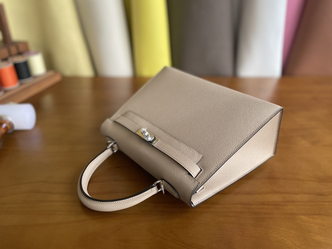 Hermès（爱马仕）Kelly 凯莉包 Epsom s2 风衣灰 银扣 25cm