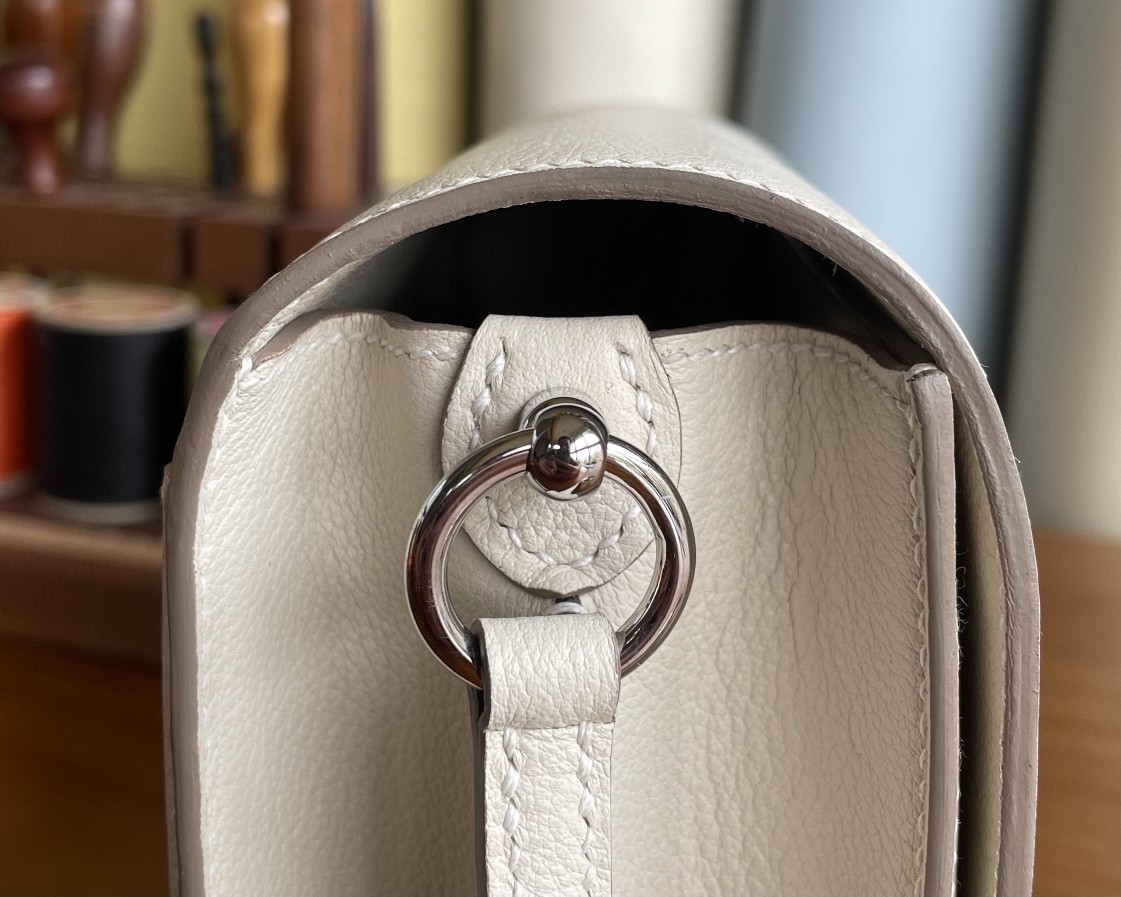 Hermès（爱马仕）Roulis 猪鼻子 evercolor 奶昔白 银扣 18cm