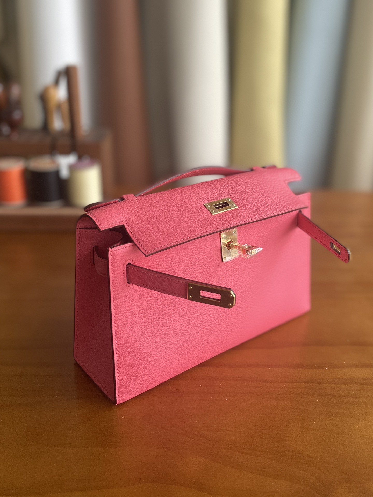 Hermès（爱马仕）mini kelly pochette 山羊皮 8w 新唇膏粉 金扣 22cm
