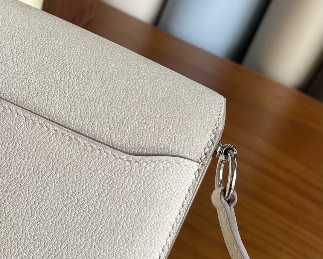 Hermès（爱马仕）Roulis 猪鼻子 evercolor 奶昔白 银扣 18cm