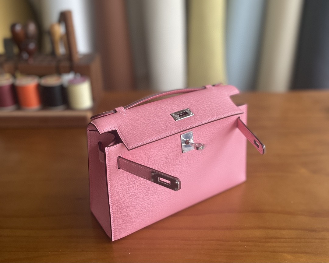 Hermès（爱马仕）mini kelly pochette 山羊皮 1Q 奶昔粉 银扣 22cm