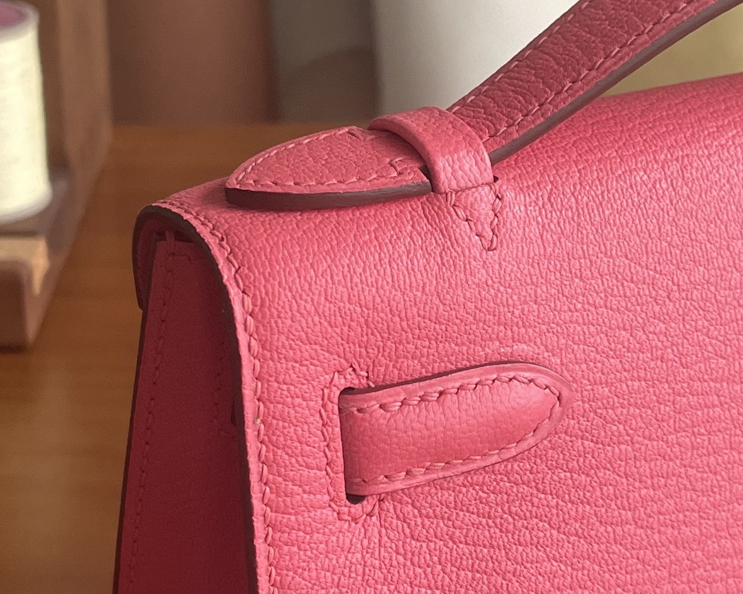 Hermès（爱马仕）mini kelly pochette 山羊皮 8w 新唇膏粉 金扣 22cm