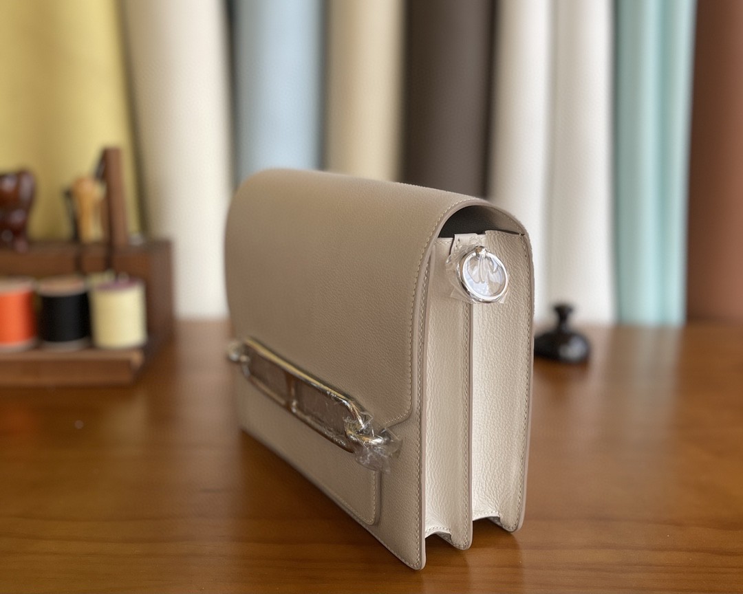 Hermès（爱马仕）Roulis 猪鼻子 evercolor 奶昔白 银扣 23cm