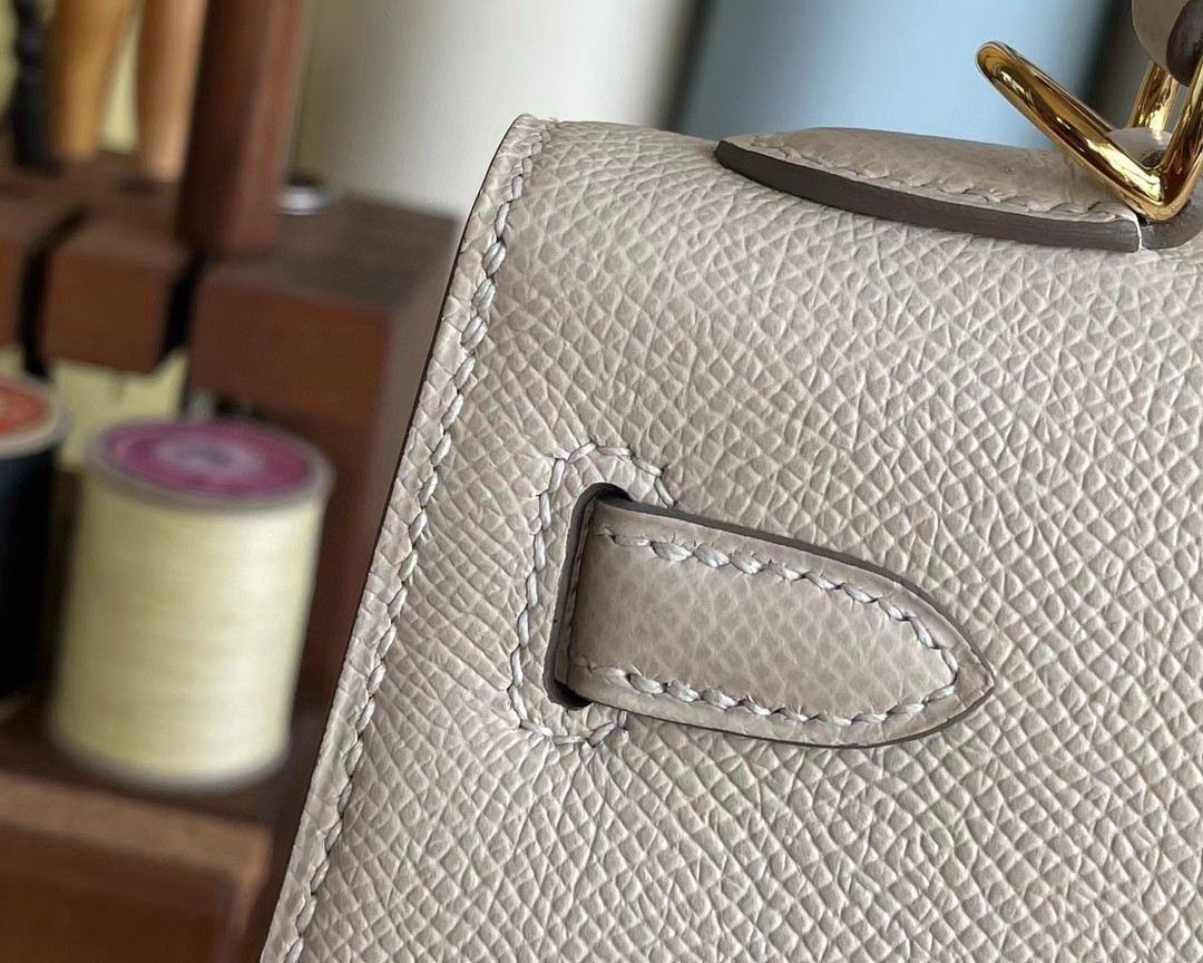 Hermès（爱马仕）Kelly 凯莉包 Epsom 奶昔白 金扣 25cm
