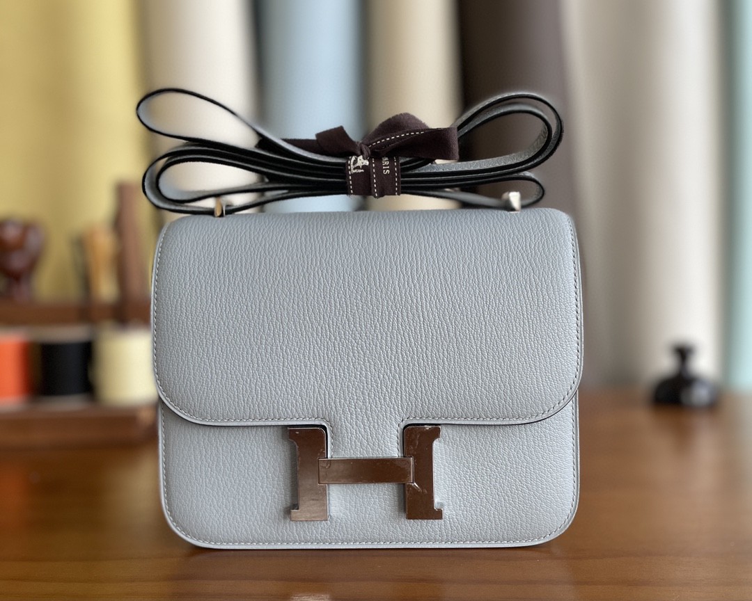 Hermès（爱马仕）Constance 空姐包 山羊皮 8U 冰川蓝 银扣 18cm