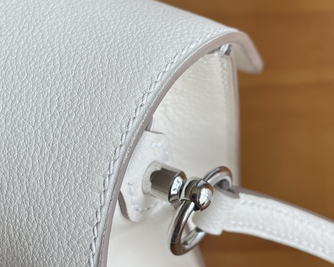 Hermès（爱马仕）Roulis 猪鼻子 evercolor 奶昔白 银扣 18cm