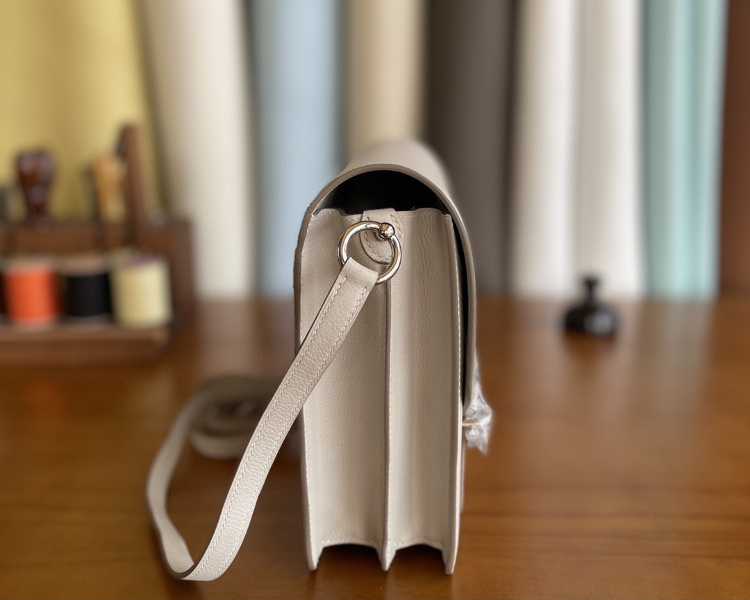 Hermès（爱马仕）Roulis 猪鼻子 evercolor 奶昔白 银扣 23cm