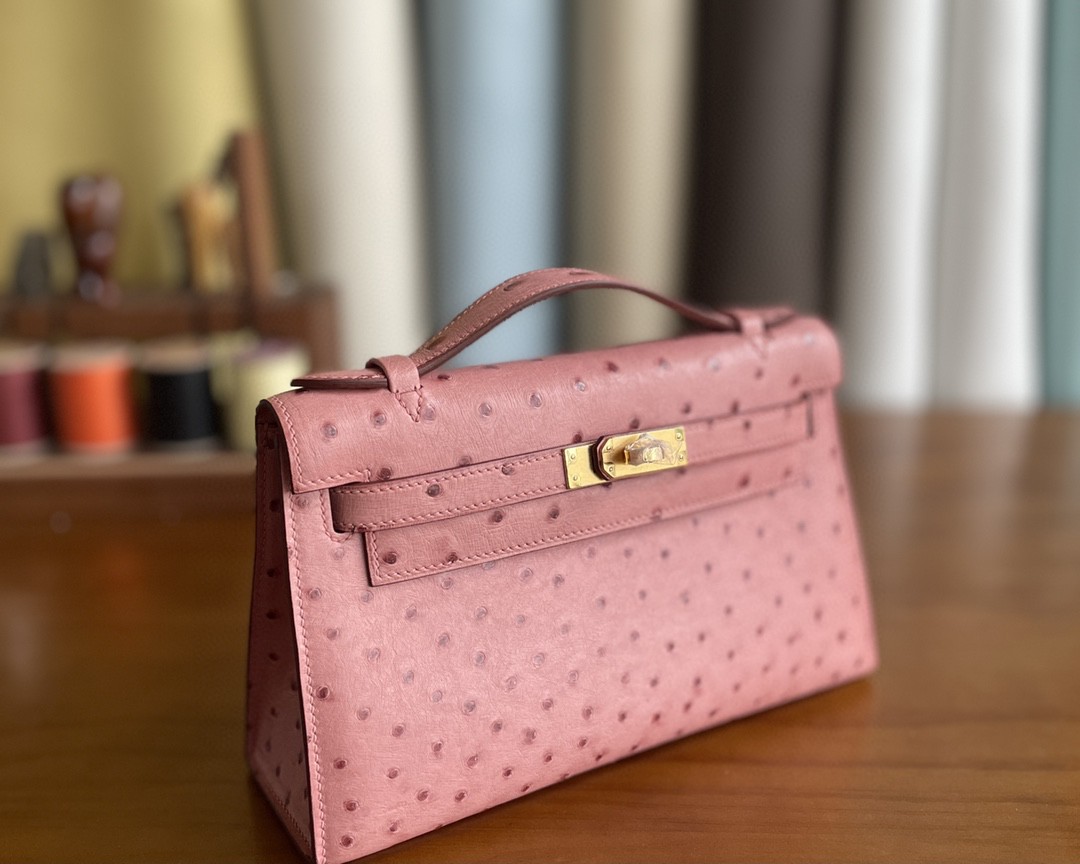 Hermès（爱马仕）mini kelly pochette 迷你凯莉 鸵鸟皮 陶瓷粉 金扣 22cm