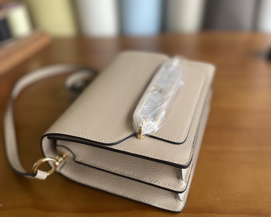 Hermès（爱马仕）Roulis 猪鼻子 evercolor s2 风衣灰 金扣 18cm