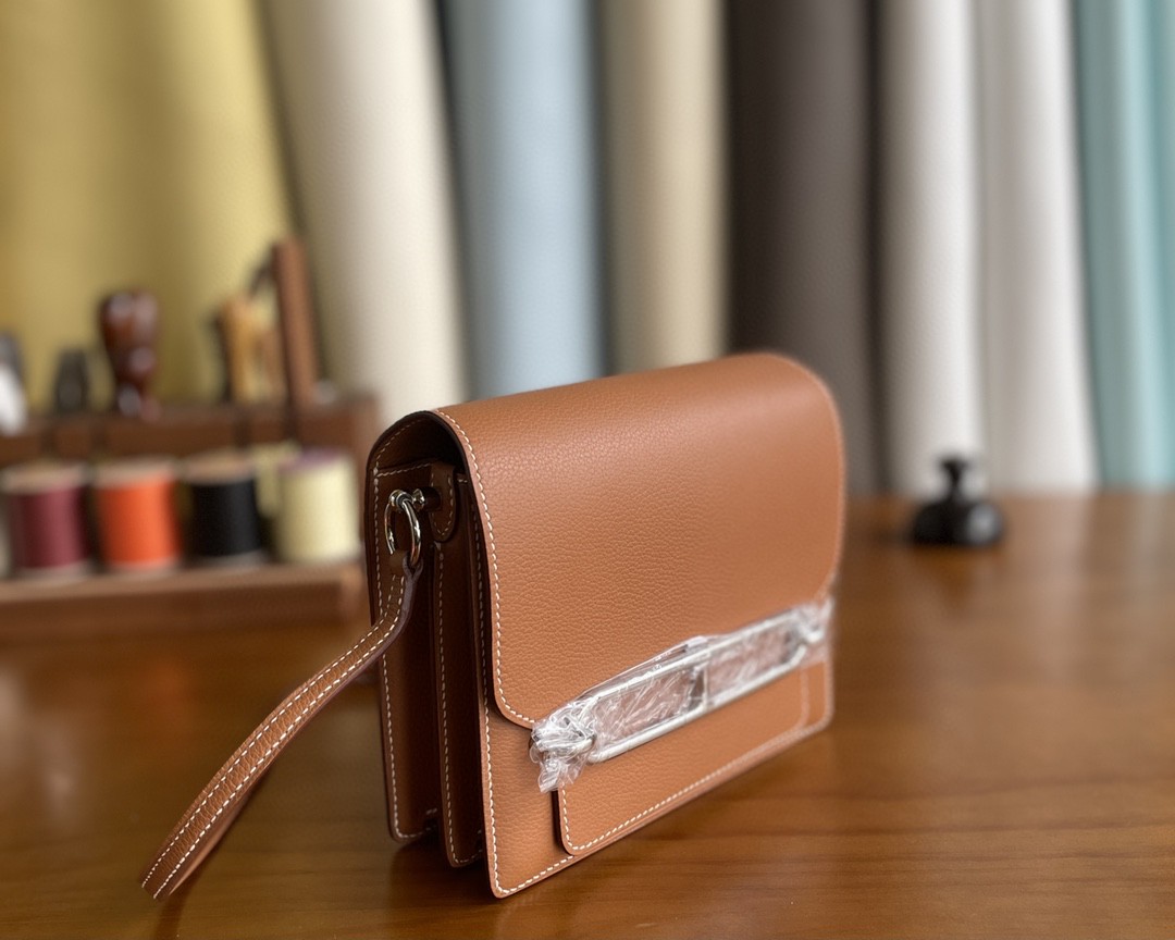 Hermès（爱马仕）Roulis 猪鼻子 evercolor 金棕色 银扣 18cm