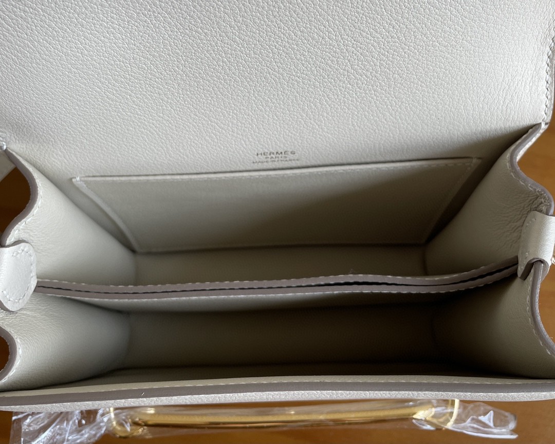 Hermès（爱马仕）Roulis 猪鼻子 evercolor 奶昔白 金扣 18cm