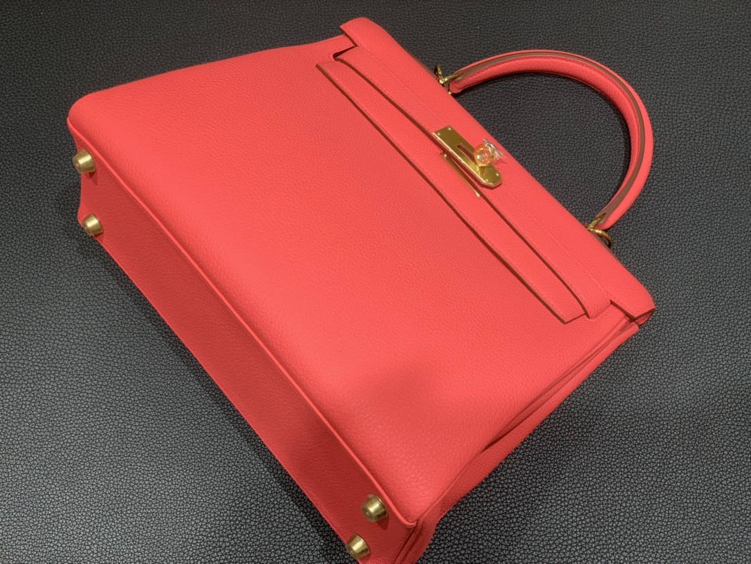 Hermès（爱马仕）Kelly 凯莉包 Togo 8W 唇膏粉 金扣 28cm