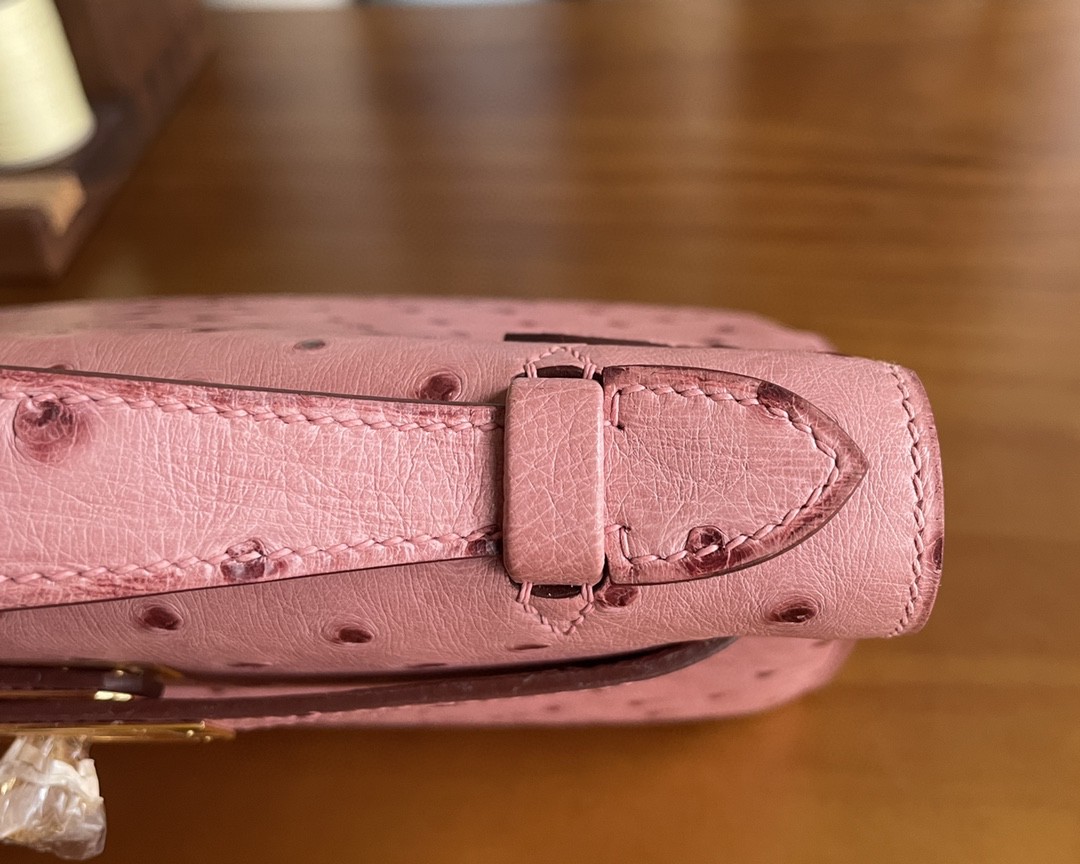 Hermès（爱马仕）mini kelly pochette 迷你凯莉 鸵鸟皮 陶瓷粉 金扣 22cm
