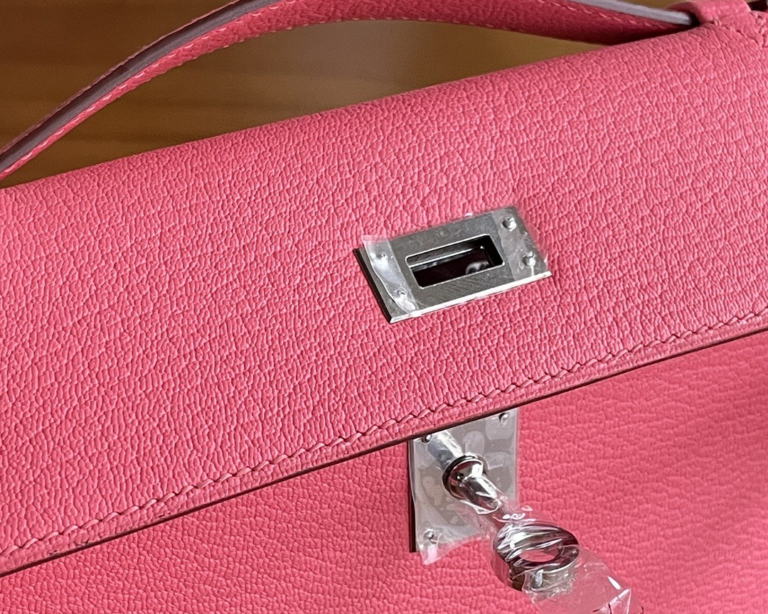 Hermès（爱马仕）mini kelly pochette 山羊皮 8w 新唇膏粉 银扣 22cm