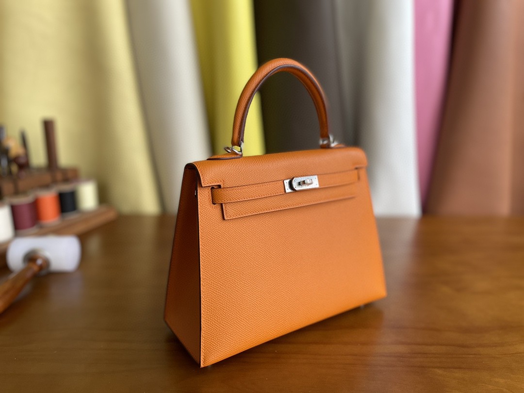 Hermès（爱马仕）Kelly 凯莉包 Epsom i9 杏黄色 银扣 25cm
