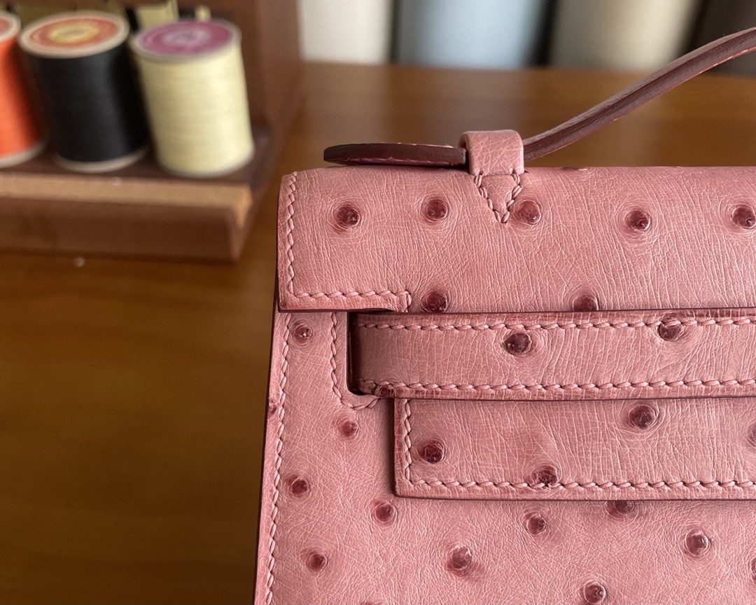 Hermès（爱马仕）mini kelly pochette 迷你凯莉 鸵鸟皮 陶瓷粉 金扣 22cm